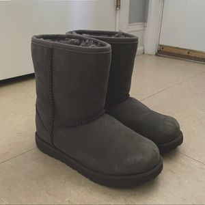 Grey UGG boots for kids. US size 1